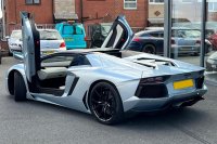 LAMBORGHINI AVENTADOR