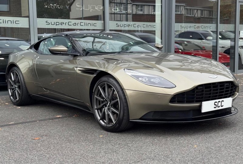 ASTON MARTIN DB11